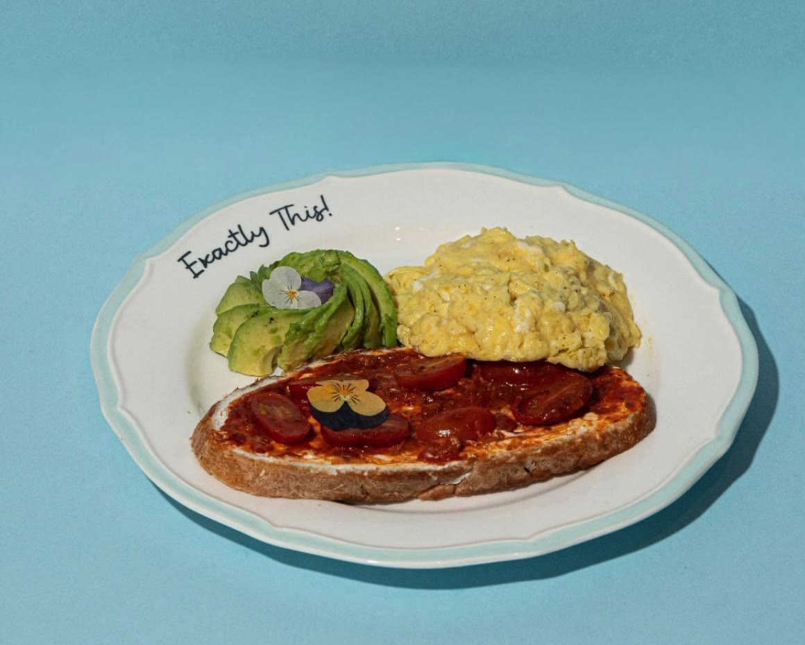 AVOCADO & SCRAMBLED EGGS